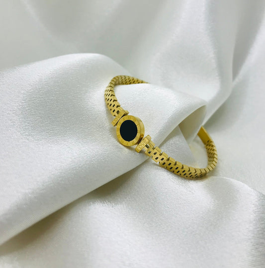 Minimal Gold Love Handcuff