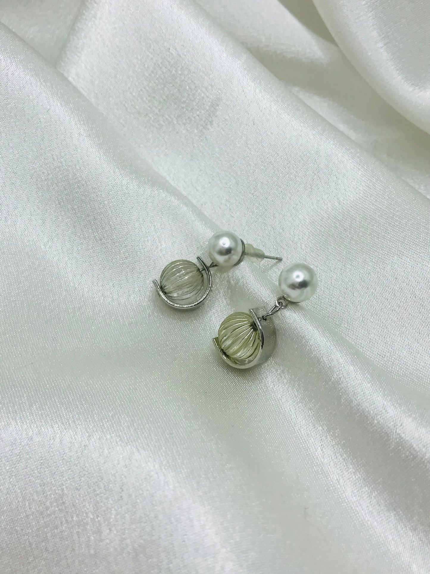 Mini Pearl Earring